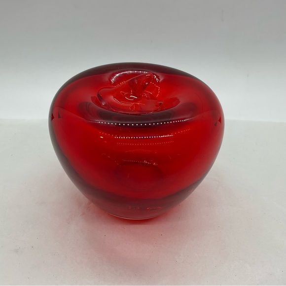Vintage Hand Blown Art Glass Red Apple 3" Paperweight Figurine. - Picture 5 of 5